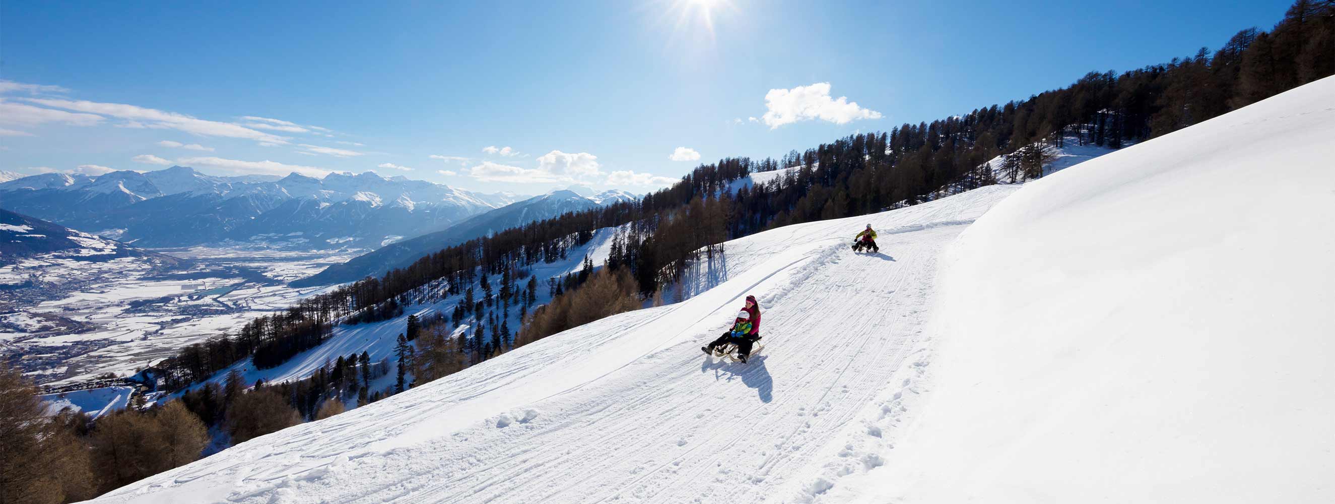 Sport invernali in un paesaggio da sogno